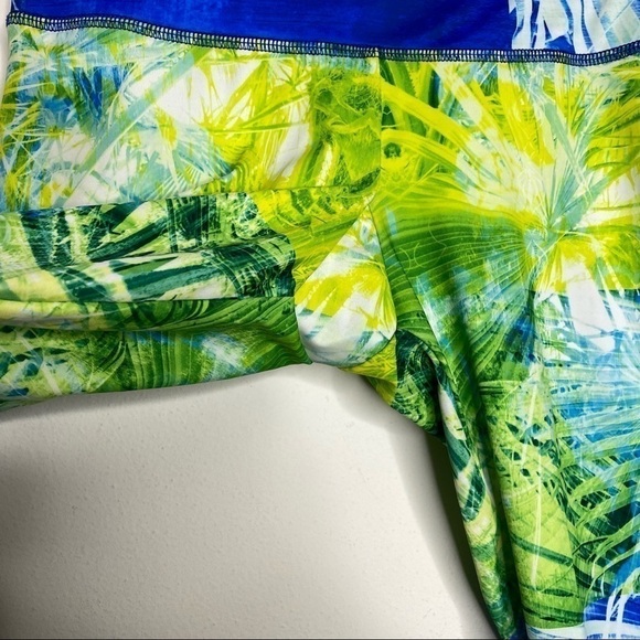 Onzie blue tropical palm print cropped yoga leggings - Picture 4 of 8